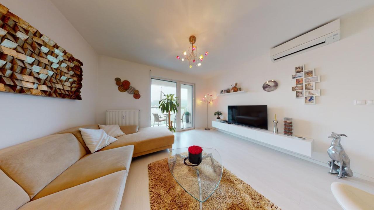 Bibi Centroom Apartment Piest'any Exterior photo